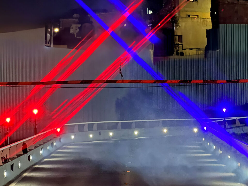 Tunel de Lasers - Entreada de carros